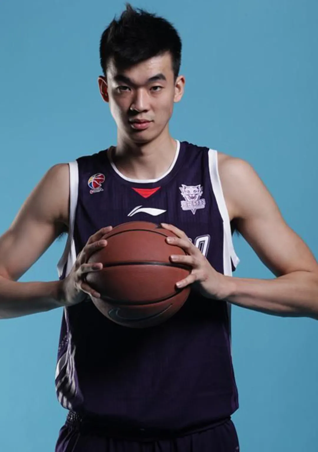 转会期体能课后，深圳男篮远射贴柱备战中超，更衣室稳定，赛季目标并未改变的简单介绍